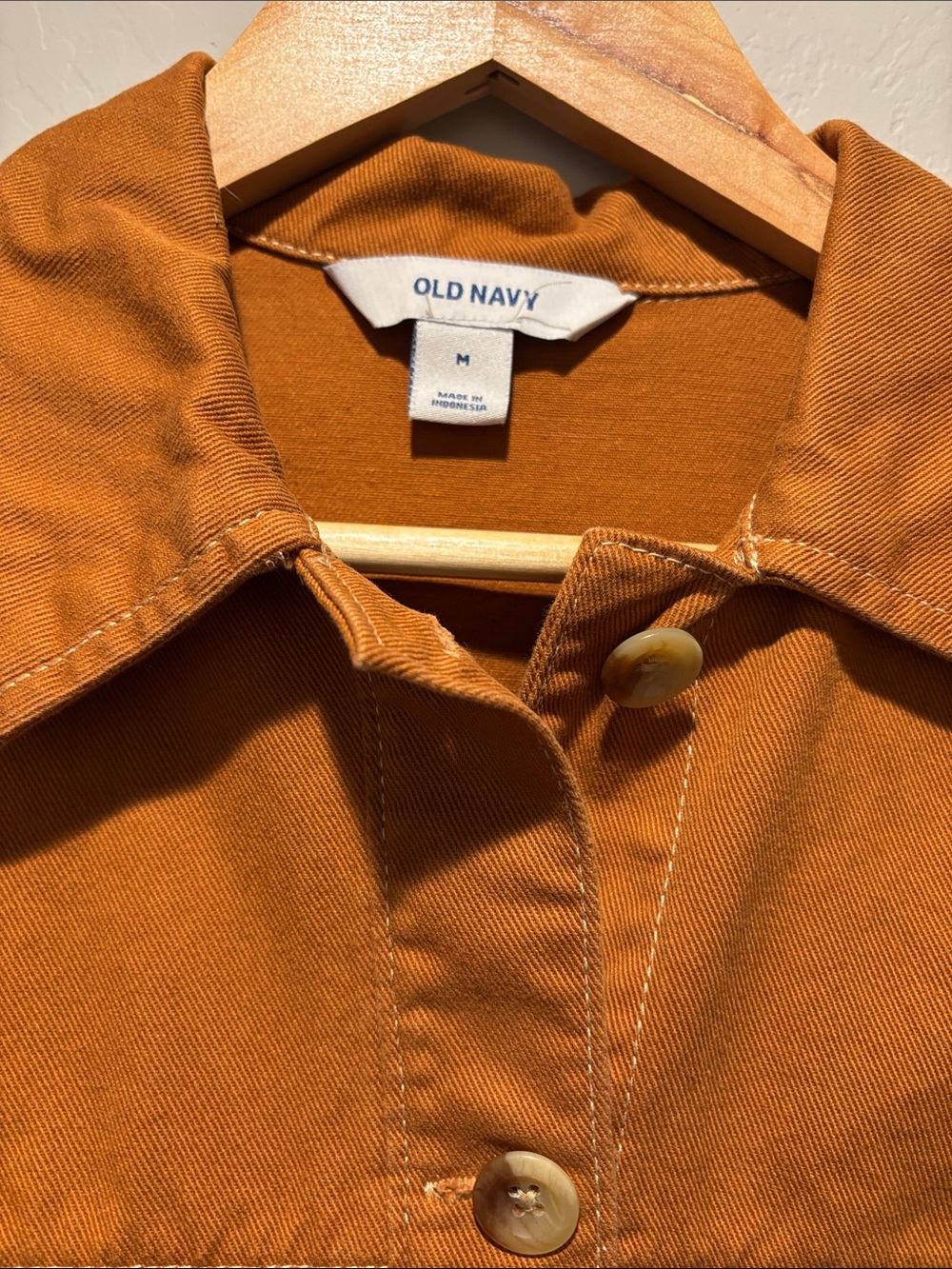 Old Navy Women's Cropped Rust Orange Button-Up Jean Jacket - Picture 2 of 3